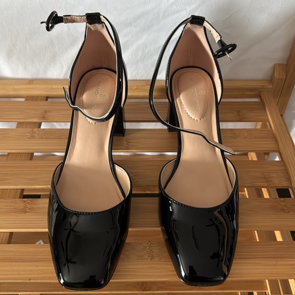 Bandolino Black Patent Leather Heels - Picture 6 of 9